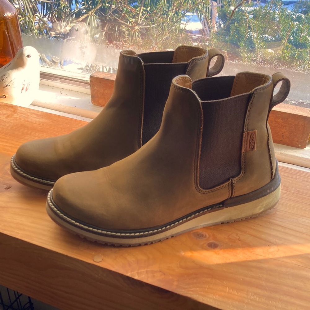 EUC~ KEEN Bailey Chelsea Slip On Boots in Cognac color Size 8